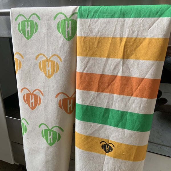 It’s a bee-towel!
